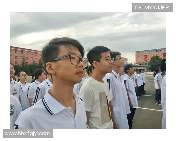 足球明星同款运动鞋时尚魅力展现 穿上它助你突破极限挑战自我